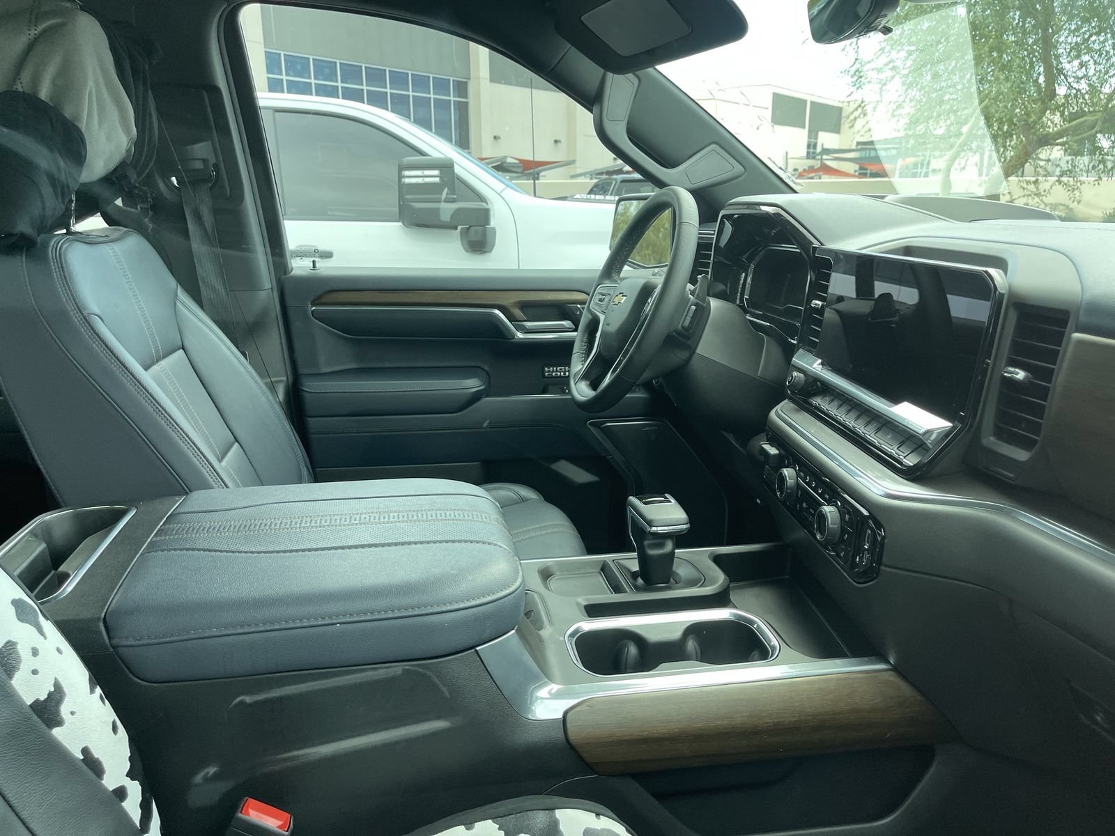 Used 2024 Chevrolet Silverado 1500 High Country w/ Technology Package AWD/4WD image 8