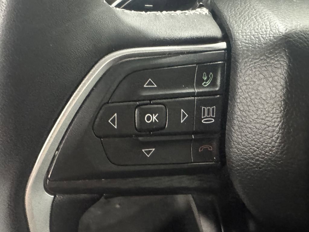 Used 2025 Jeep Grand Cherokee Altitude AWD/4WD image 5