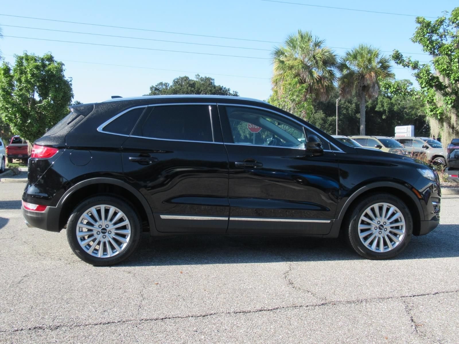 Used 2019 Lincoln MKC Premiere FWD image 2