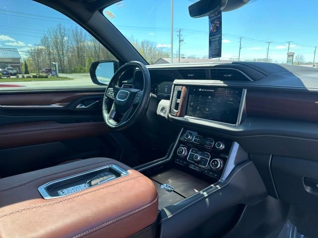 Used 2024 GMC Yukon Denali Ultimate AWD/4WD image 10
