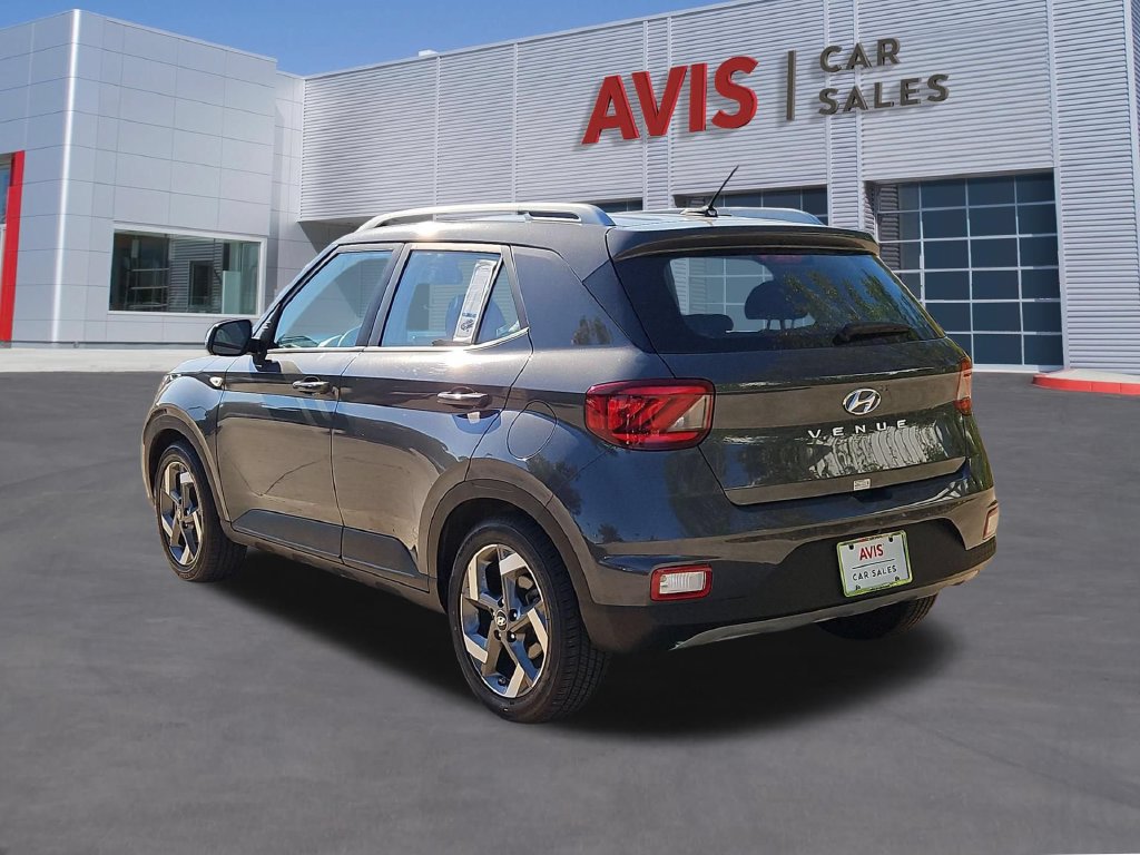 Used 2025 Hyundai Venue SEL FWD image 9