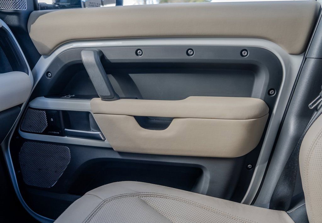 Used 2024 Land Rover Defender 130 S image 13