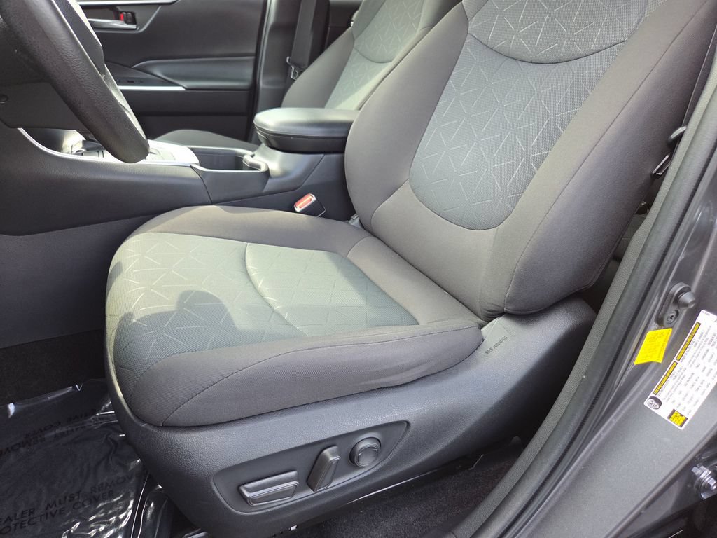 Used 2023 Toyota RAV4 XLE AWD/4WD image 28