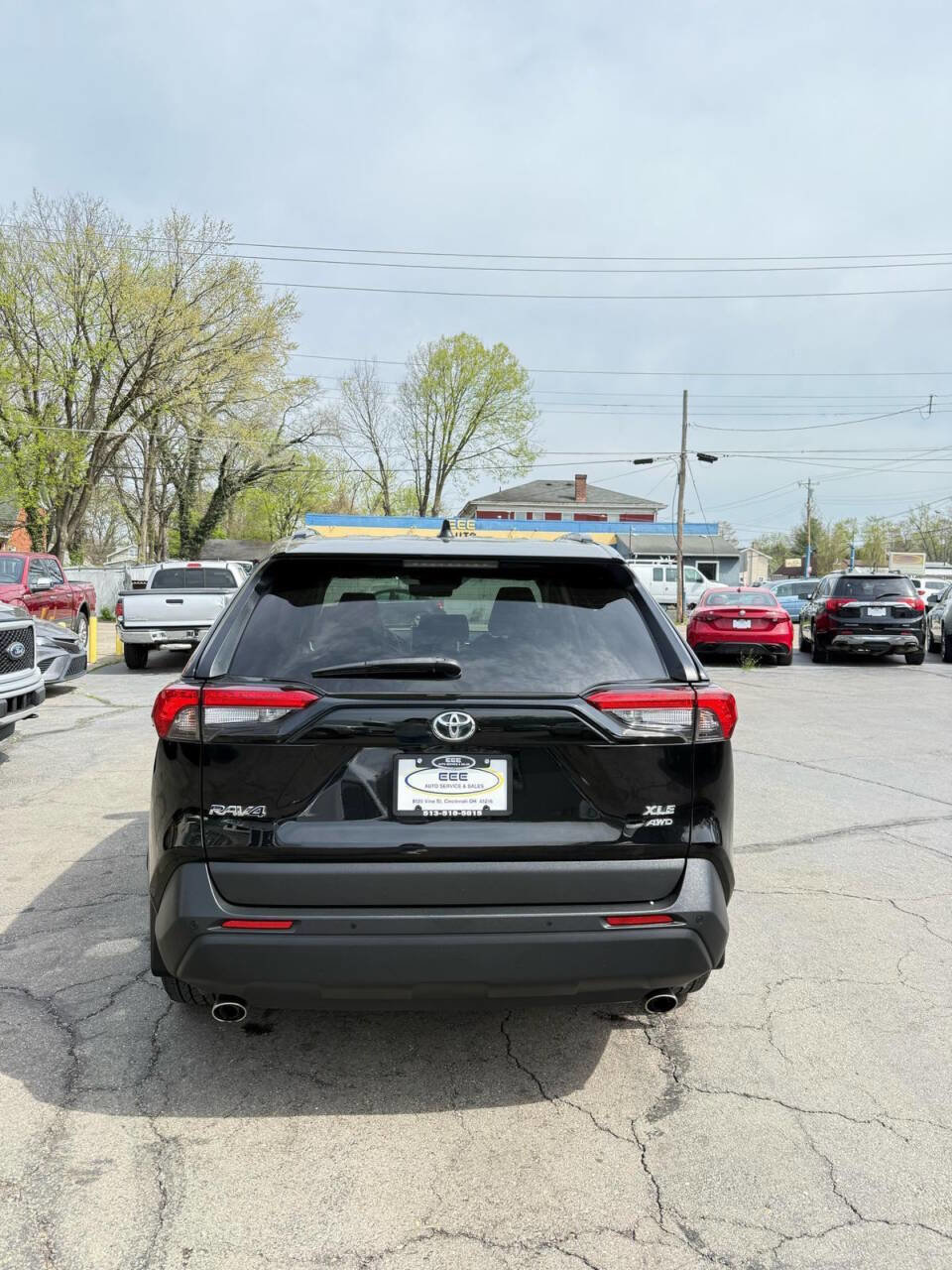 Used 2021 Toyota RAV4 XLE Premium image 7