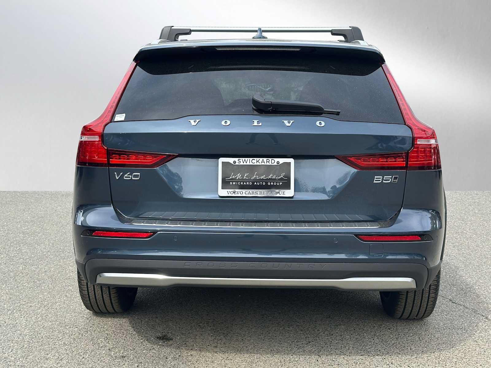 Used 2026 Volvo V60 B5 Cross Country Plus w/ Climate Package AWD/4WD image 4