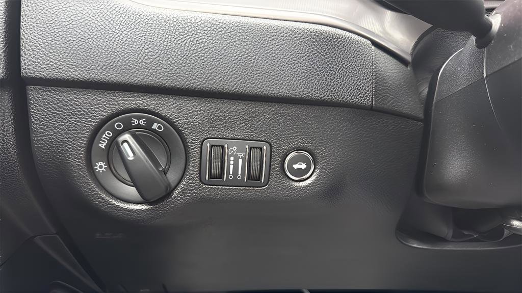 Used 2023 Dodge Charger SXT image 28