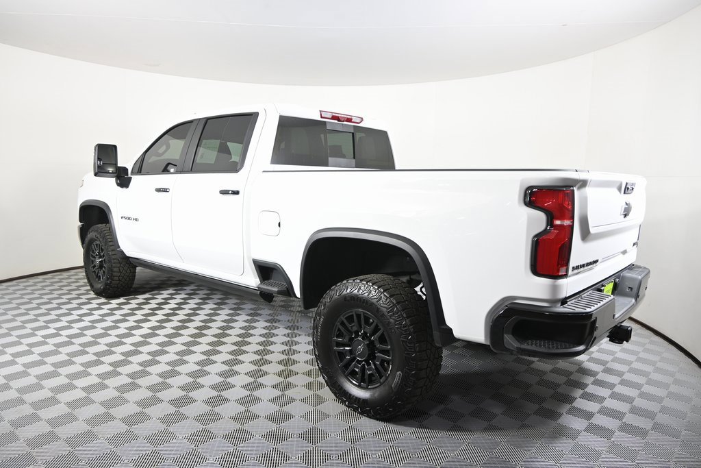 Used 2025 Chevrolet Silverado 2500 ZR2 w/ Technology Package image 4
