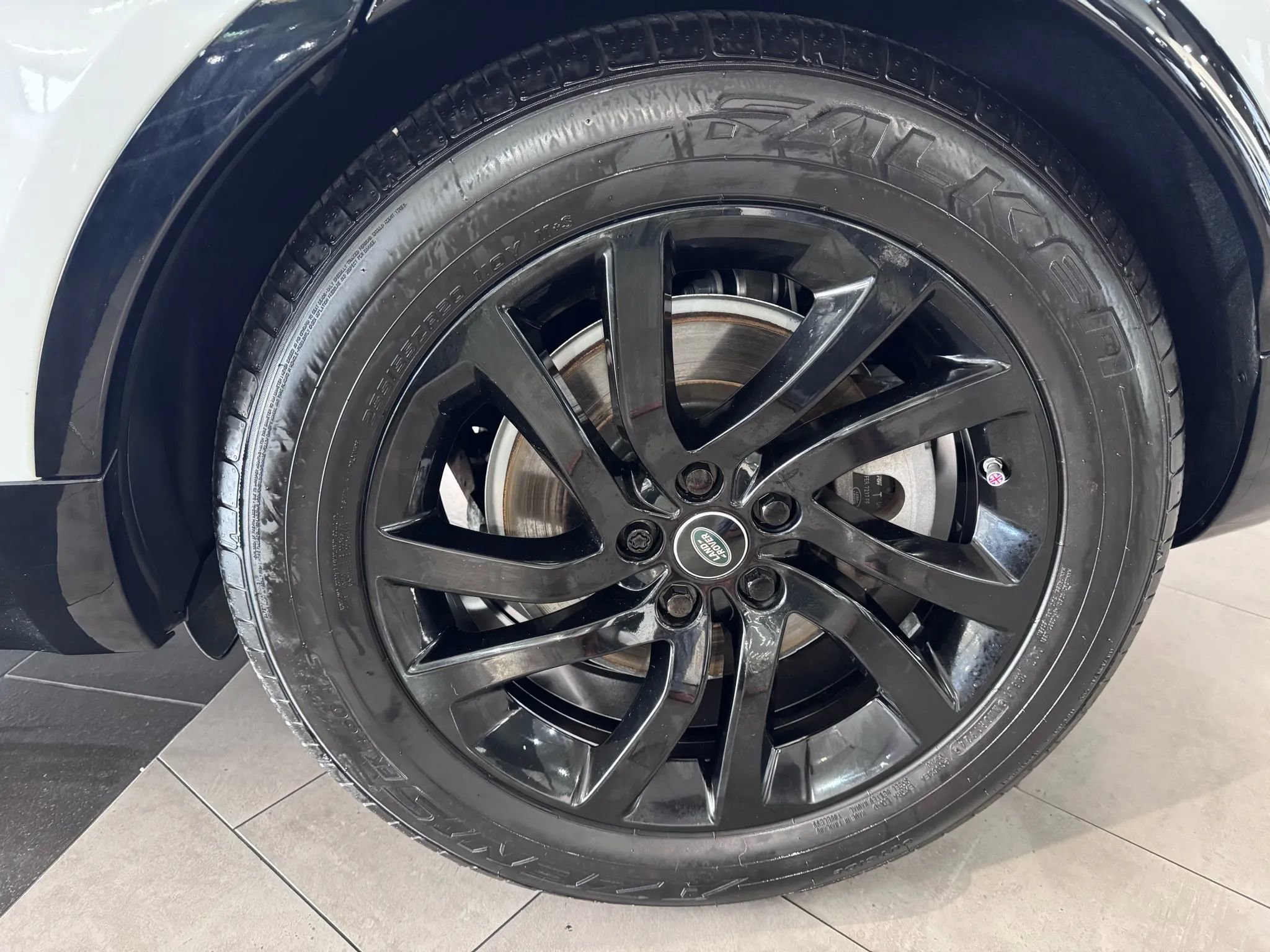 Used 2020 Land Rover Discovery Landmark AWD/4WD image 43