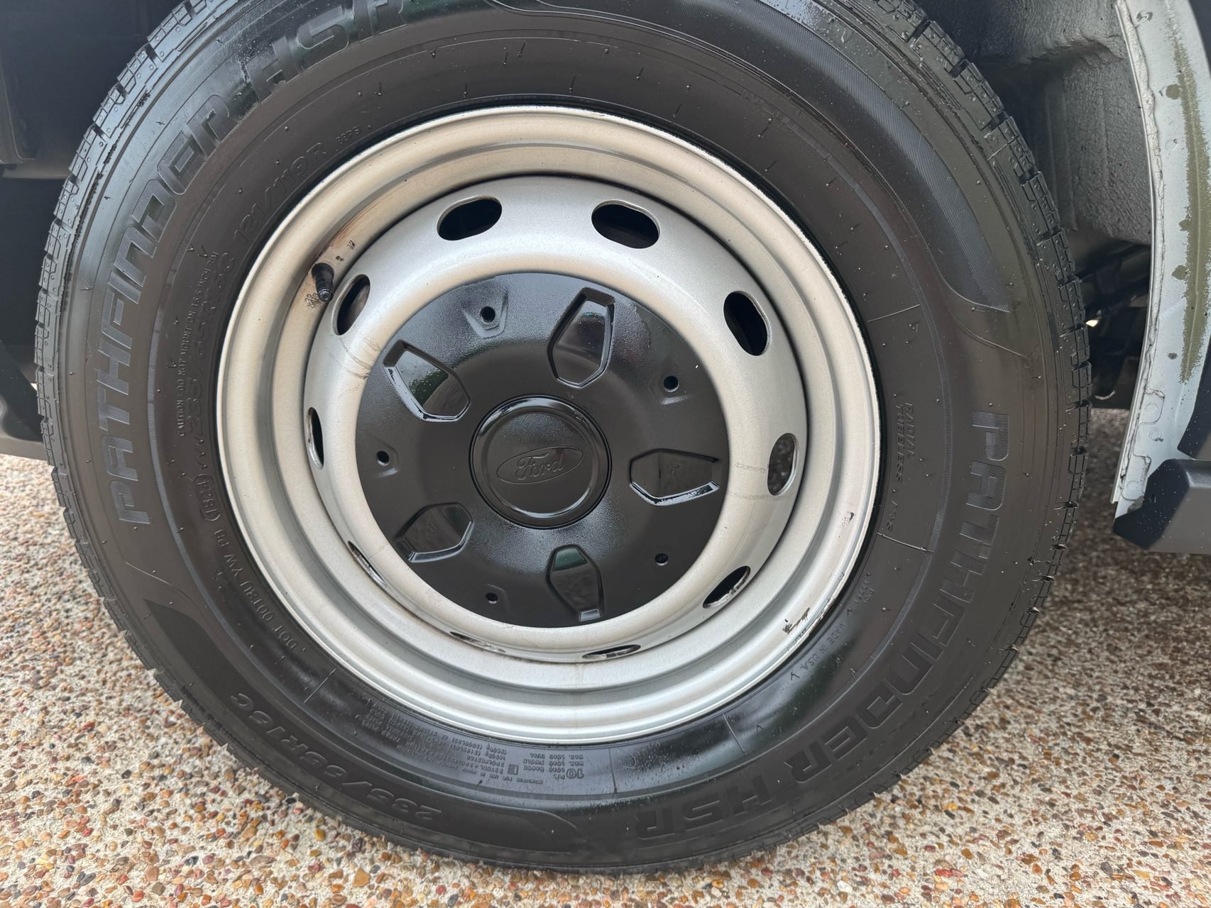 Used 2018 Ford Transit 150 XL RWD image 32