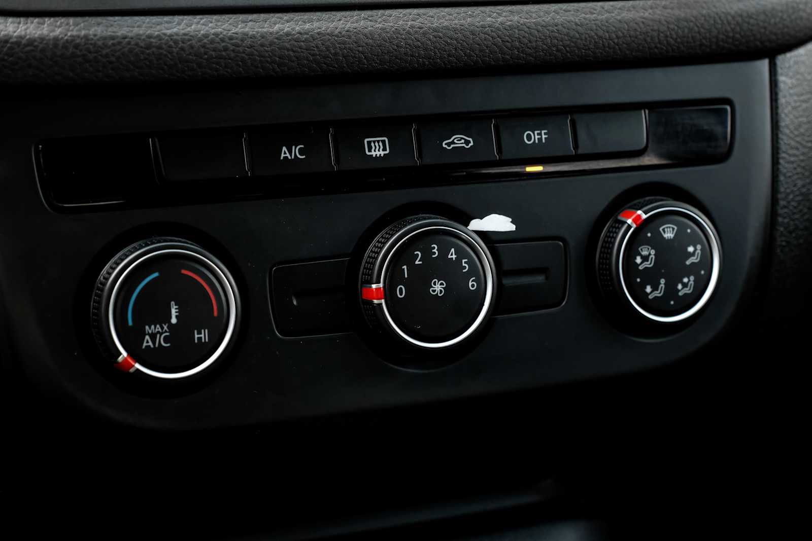 Used 2017 Volkswagen Tiguan S image 22