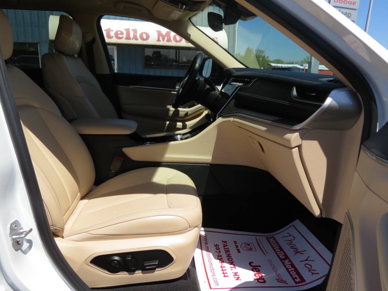 Used 2022 Jeep Grand Cherokee Limited AWD/4WD image 21
