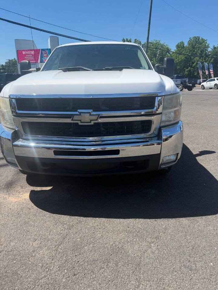 Used 2009 Chevrolet Silverado 2500 LTZ w/ Safety Package AWD/4WD image 3
