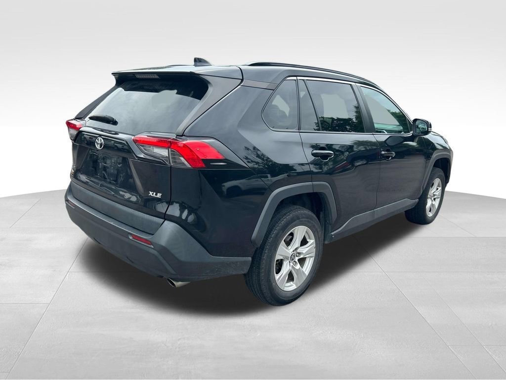 Used 2021 Toyota RAV4 XLE FWD image 3