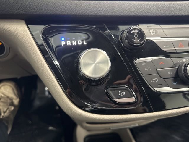 Used 2023 Chrysler Voyager LX image 45