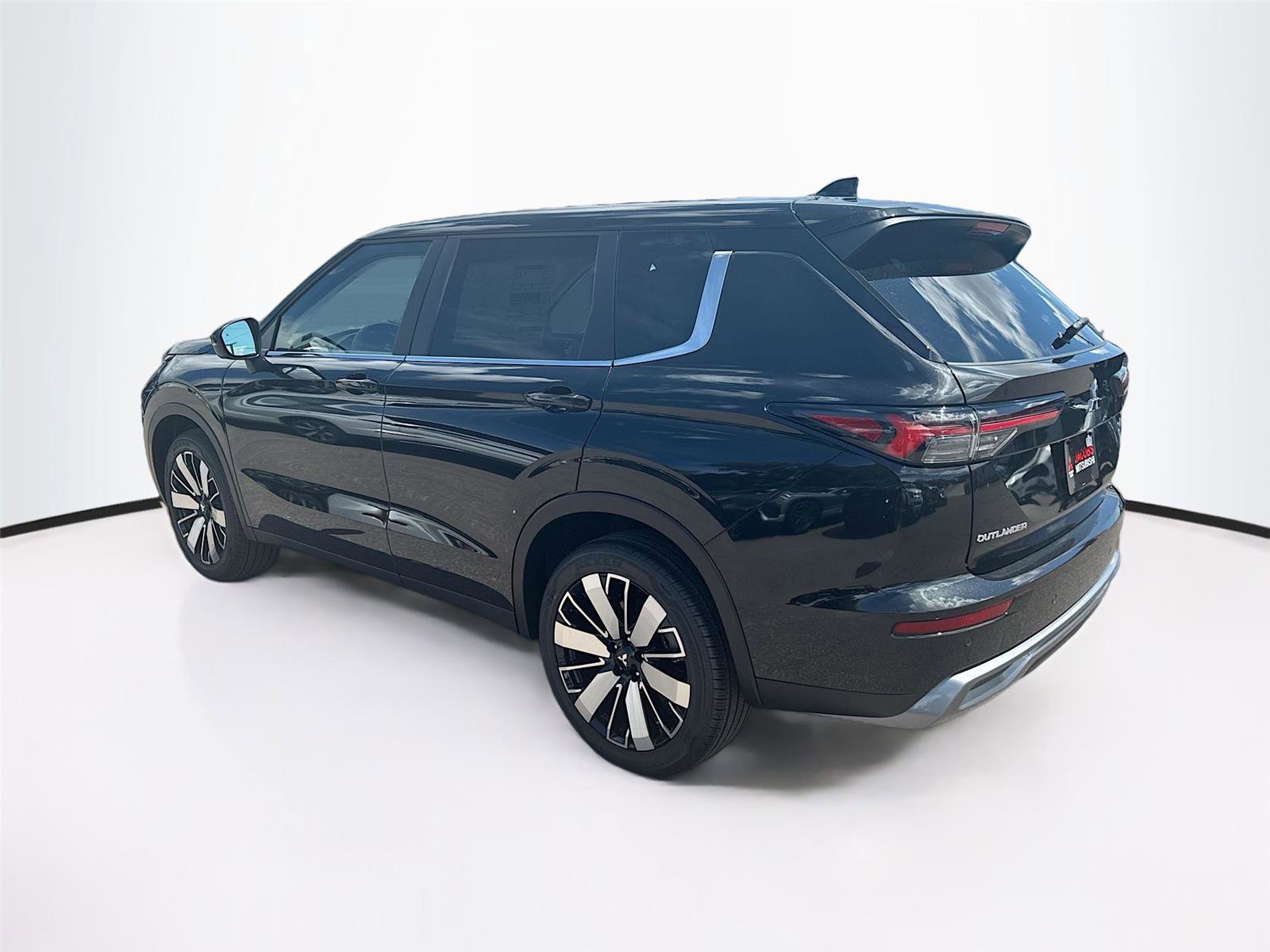 New 2025 Mitsubishi Outlander SE image 5