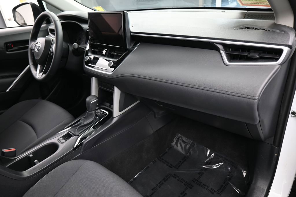 Used 2024 Toyota Corolla Cross LE FWD image 44