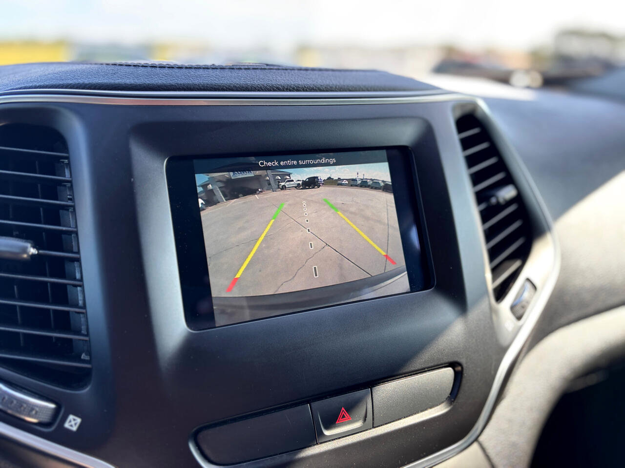 Used 2019 Jeep Cherokee Latitude w/ Popular Appearance Group image 16
