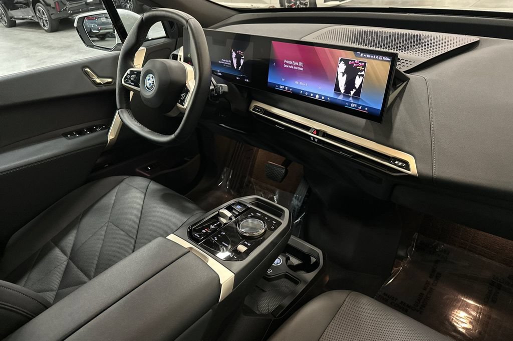 Used 2024 BMW iX xDrive50 w/ Sport Package AWD/4WD image 18