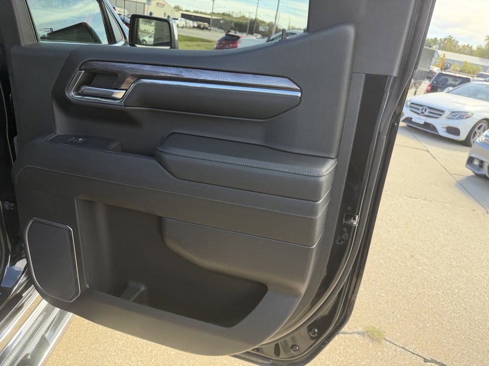 Used 2024 Chevrolet Silverado 1500 LTZ image 17