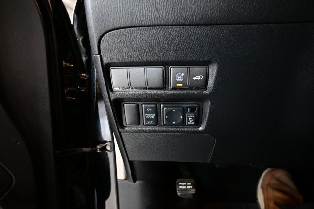 Used 2012 INFINITI QX56 4WD w/ Deluxe Touring Pkg image 34