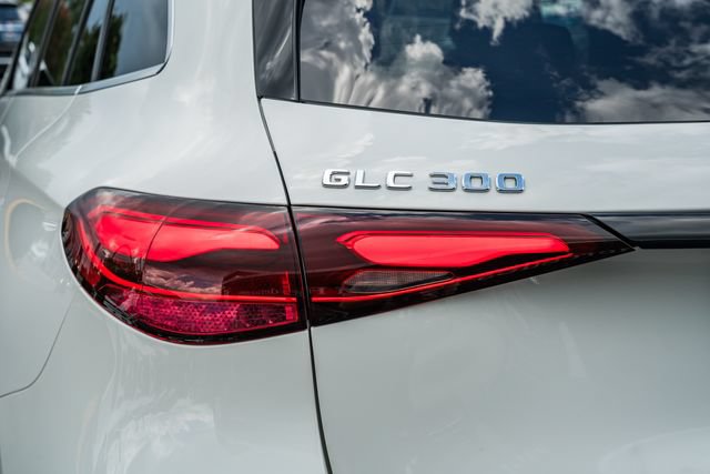 Used 2024 Mercedes-Benz GLC 300 4MATIC image 7