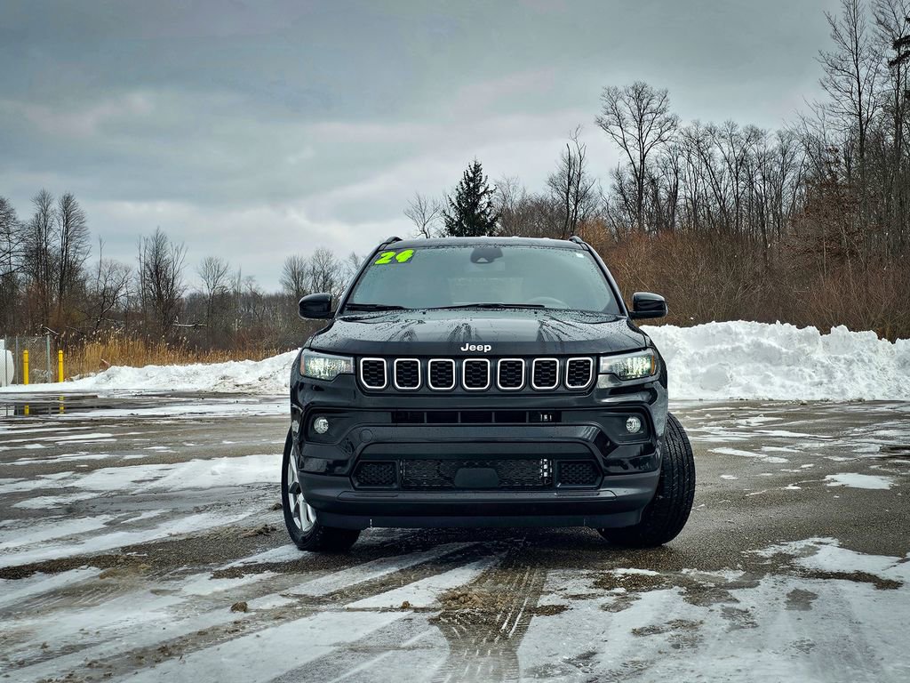 Used 2024 Jeep Compass Latitude image 8