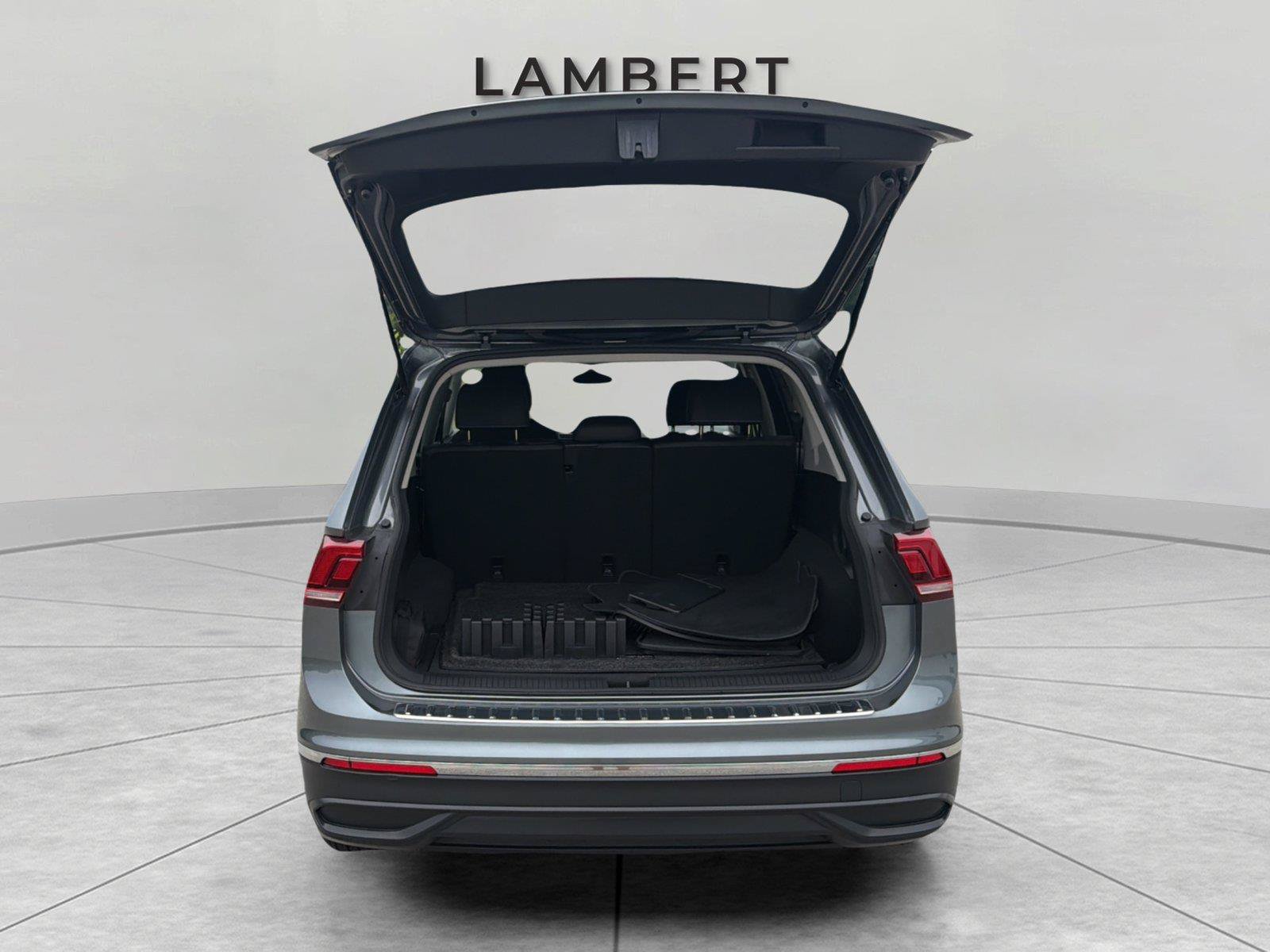 Used 2023 Volkswagen Tiguan SE AWD/4WD image 18
