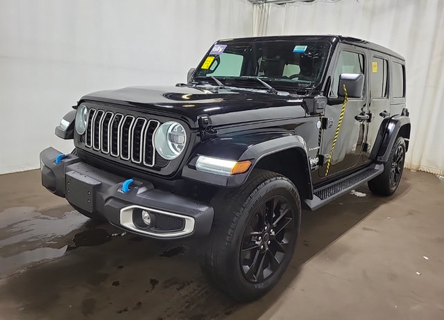 Used 2024 Jeep Wrangler Unlimited Sahara w/ Technology Group AWD/4WD image 16