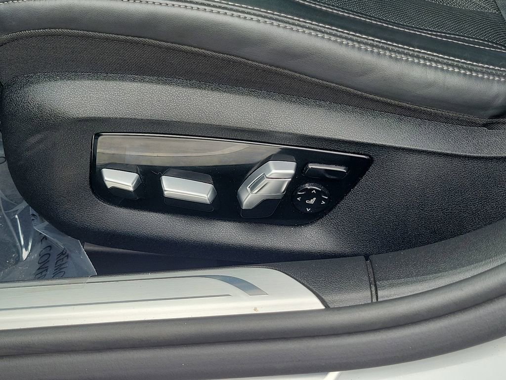 Used 2019 BMW 750i w/ Executive Package image 25