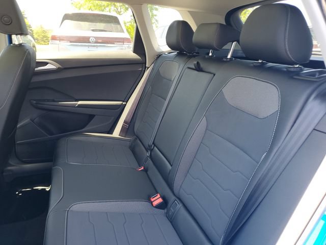 New 2026 Volkswagen Taos SE FWD image 8