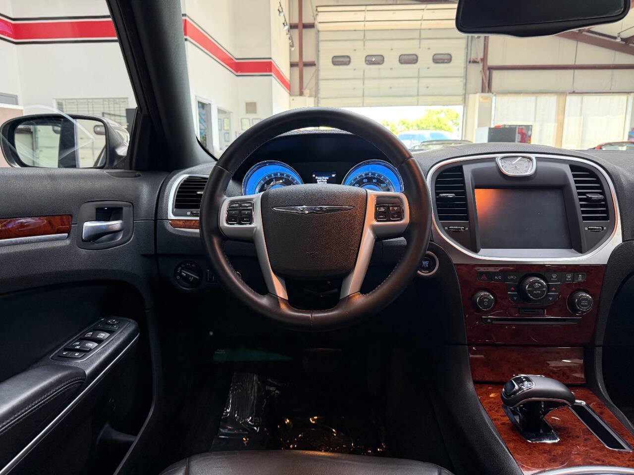 Used 2014 Chrysler 300 AWD w/ Driver Convenience Group image 21