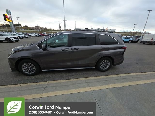 Used 2022 Toyota Sienna LE image 11