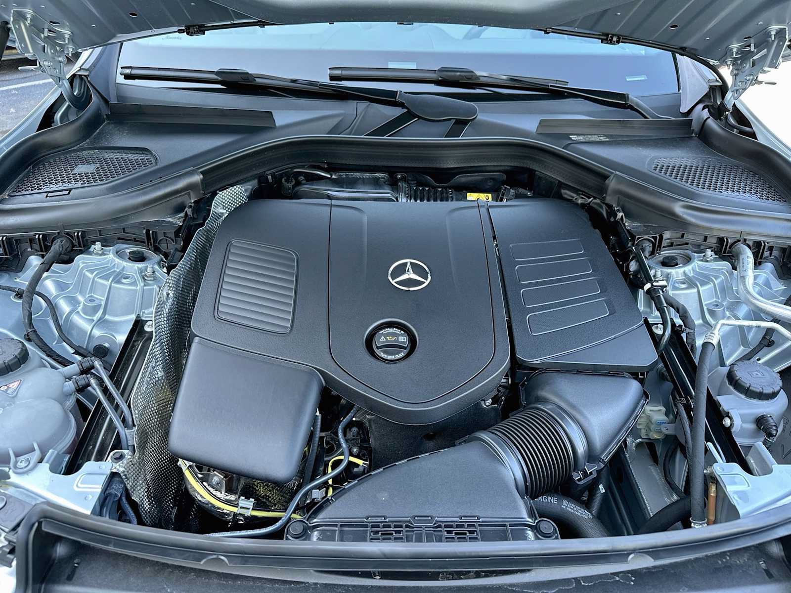 Used 2025 Mercedes-Benz GLC 300 4MATIC image 31