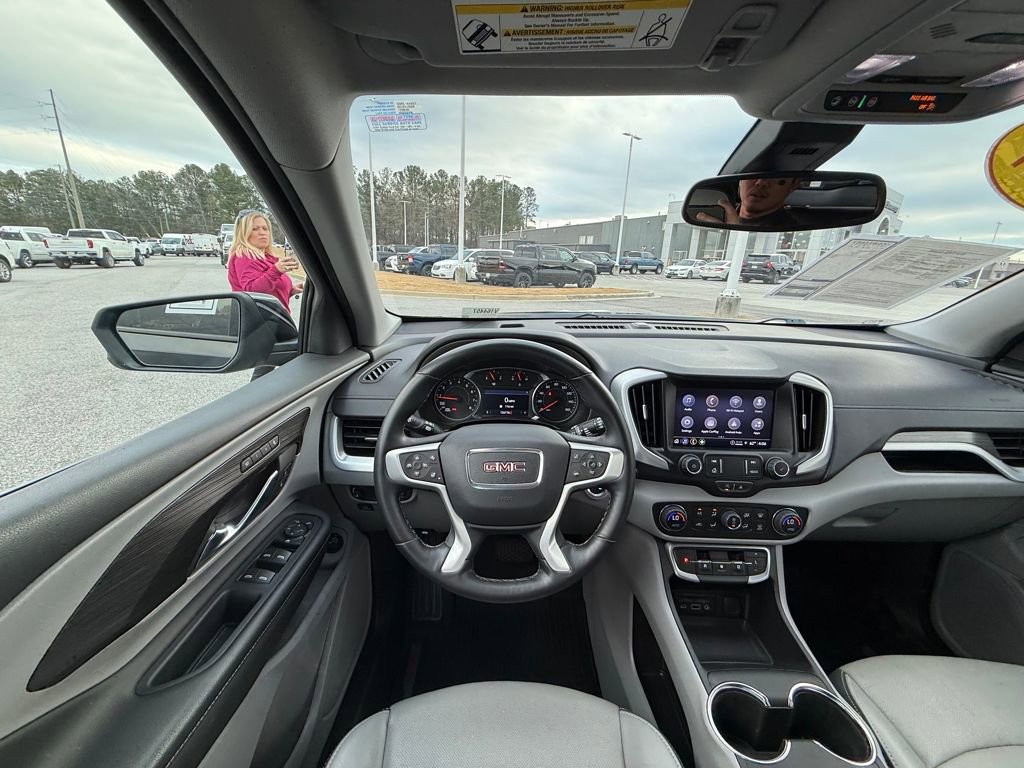 Used 2024 GMC Terrain SLT image 13