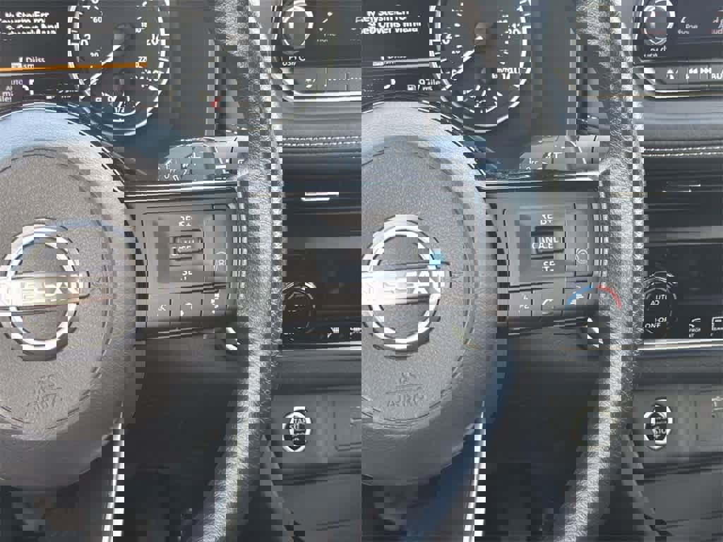 Used 2023 Nissan Rogue SV image 14