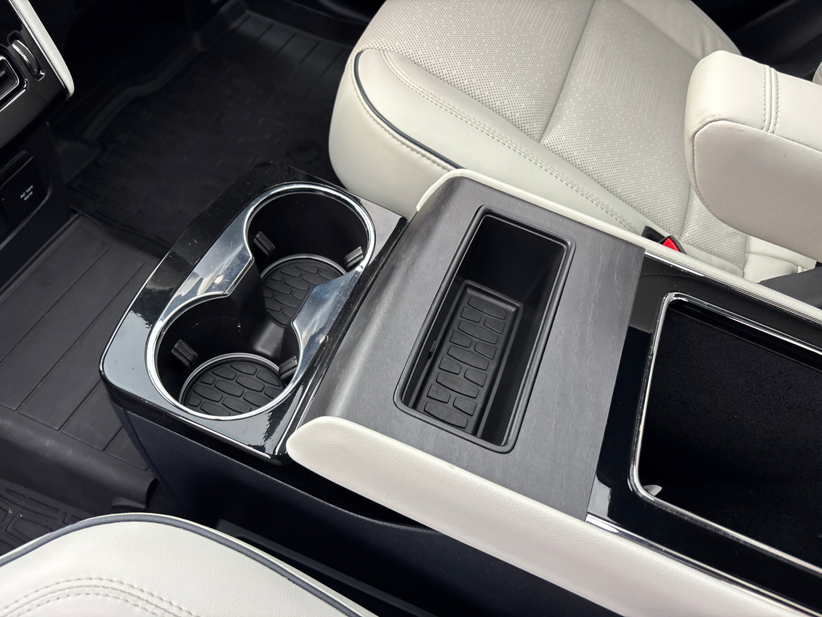 Certified 2025 Lincoln Aviator Black Label AWD/4WD image 33