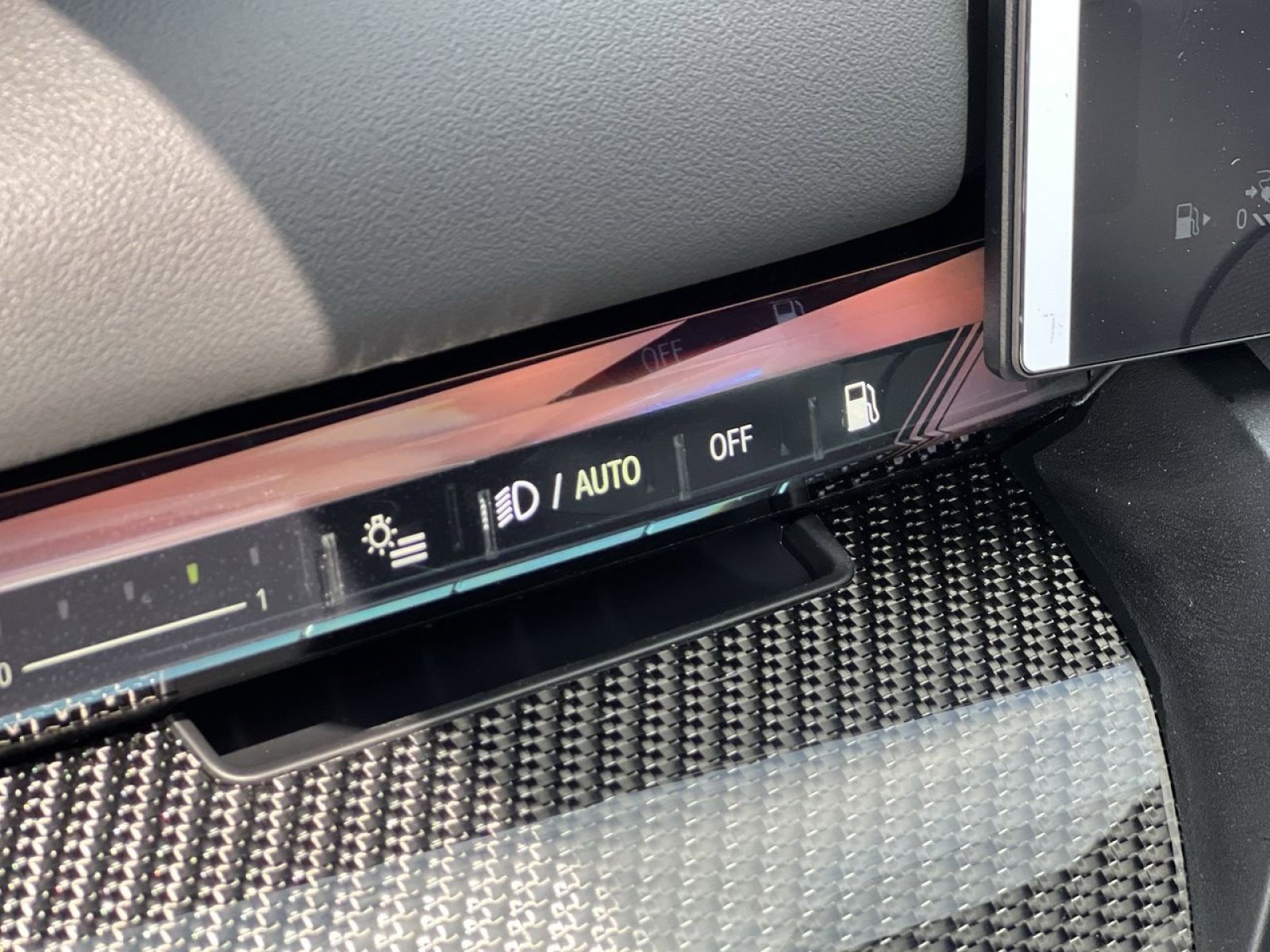 New 2026 BMW 550e xDrive w/ Executive Package image 30