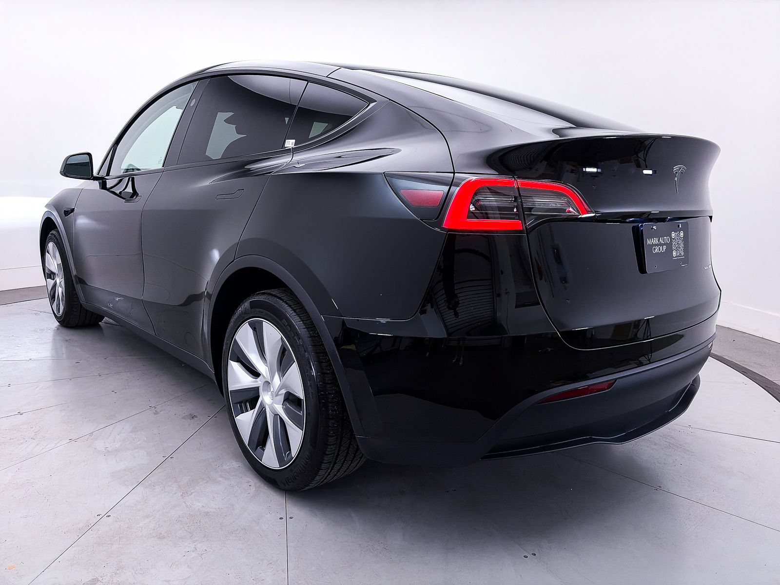 Used 2023 Tesla Model Y Long Range AWD/4WD image 14