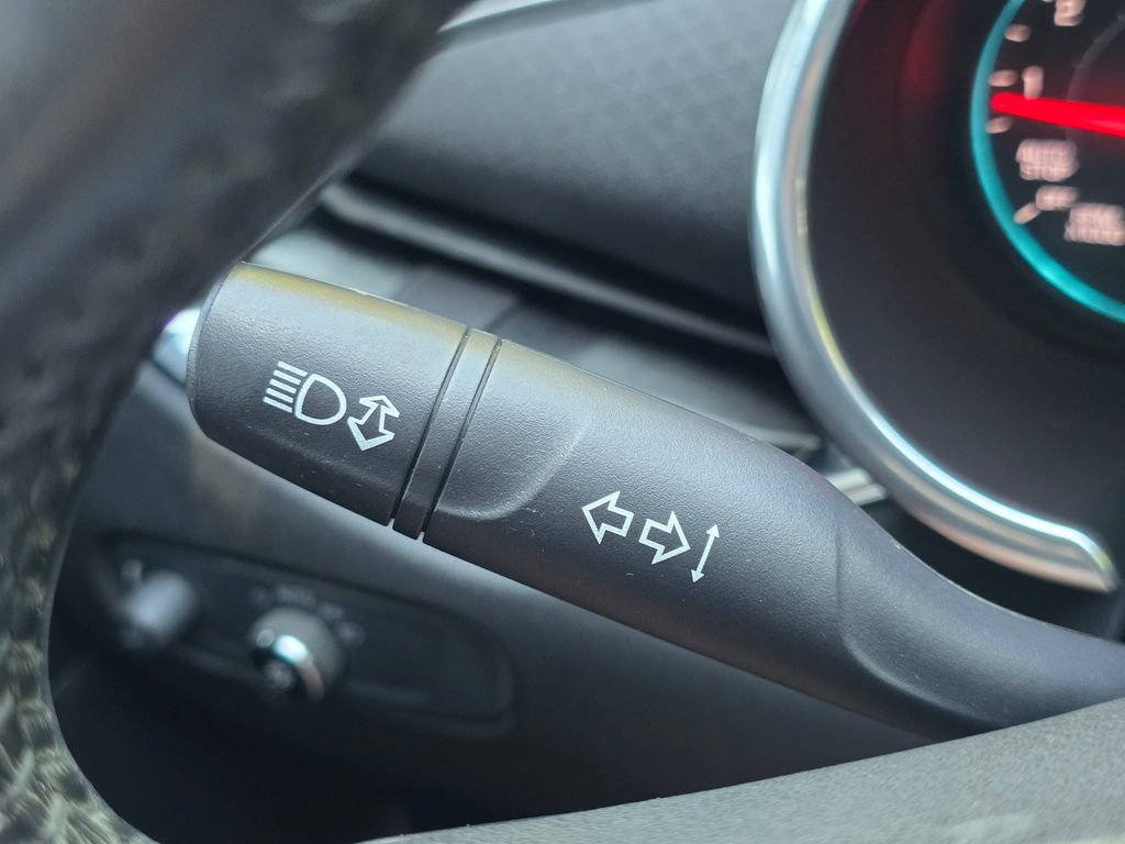 Used 2018 Chevrolet Malibu LT FWD image 33