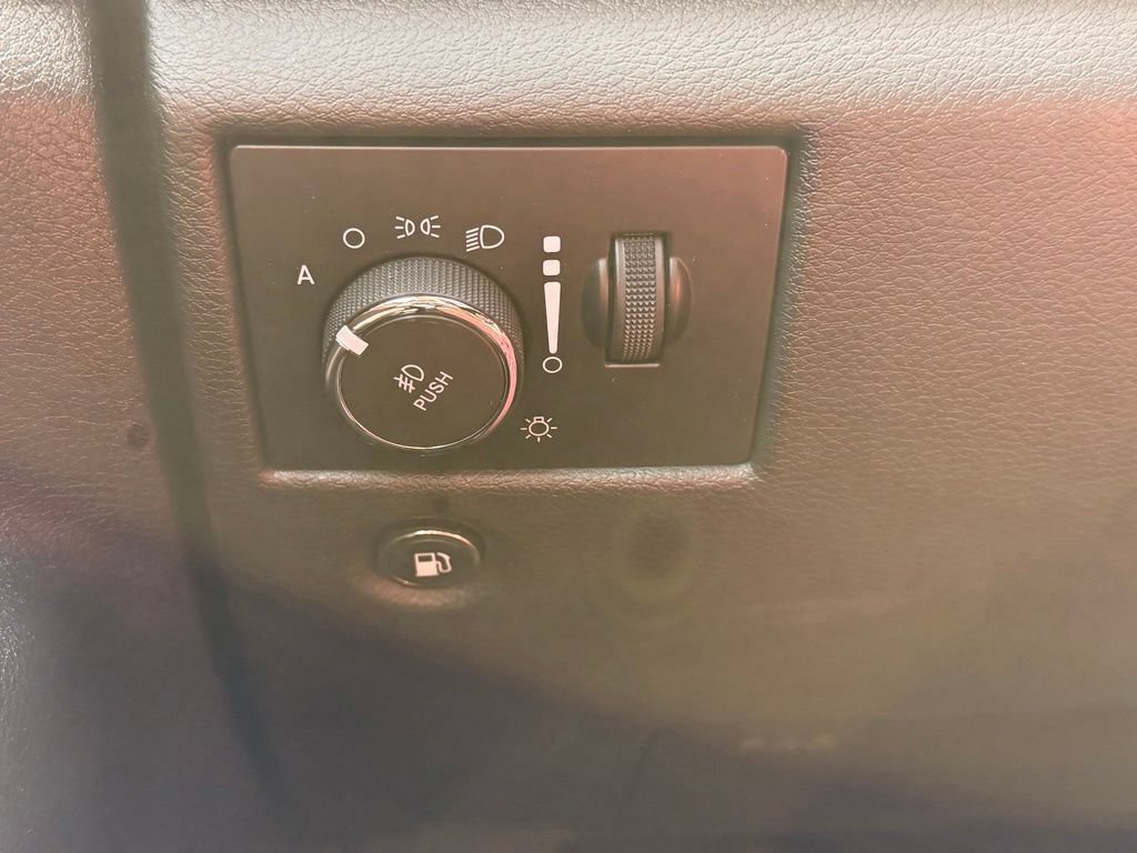 Used 2022 Jeep Grand Cherokee Limited AWD/4WD image 29