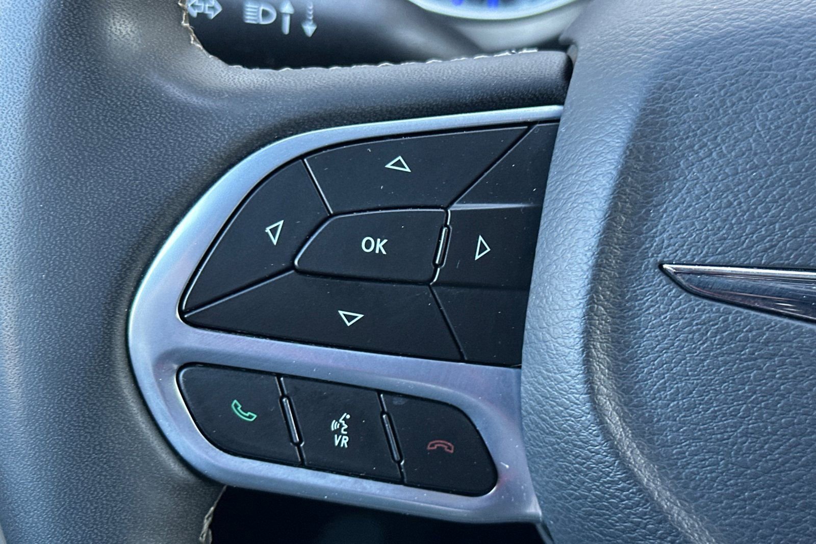 Used 2023 Chrysler Pacifica Touring-L FWD image 26