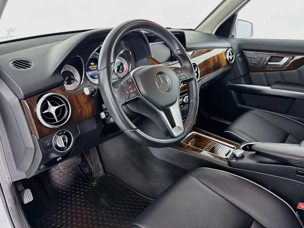 Used 2015 Mercedes-Benz GLK 350 4MATIC image 4
