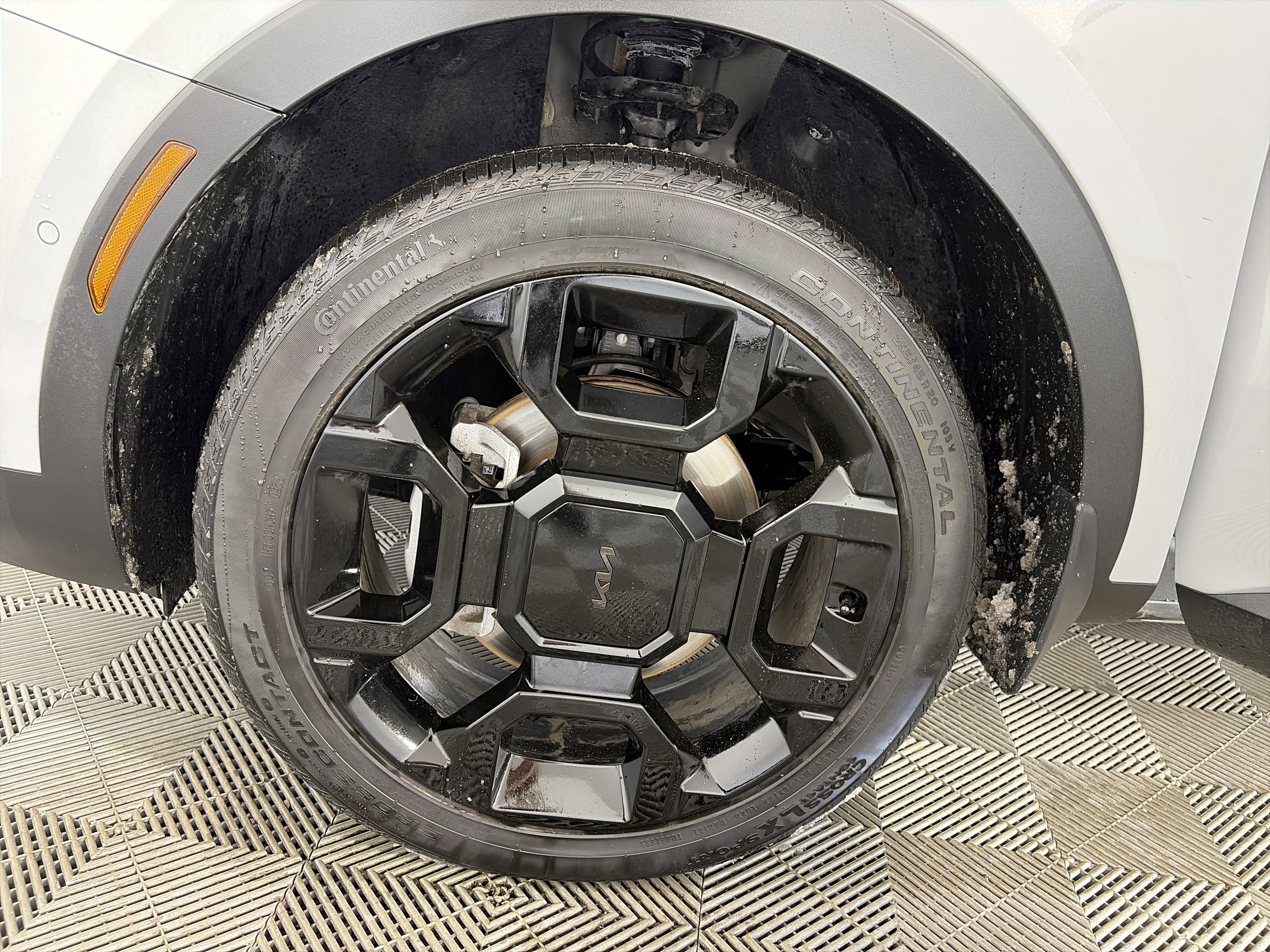 Certified 2025 Kia Sorento SX image 13