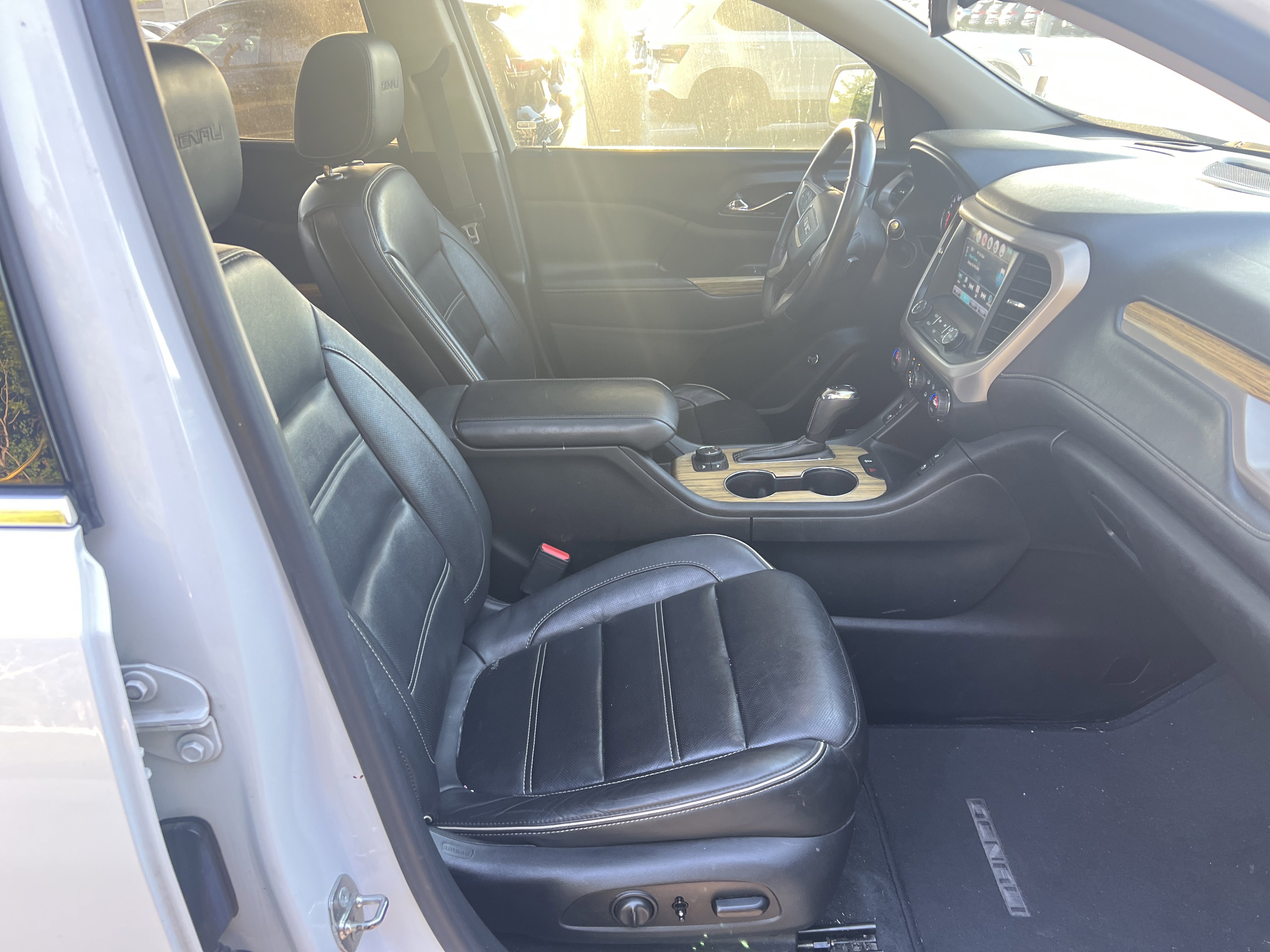 Used 2017 GMC Acadia Denali w/ Technology Package FWD image 27