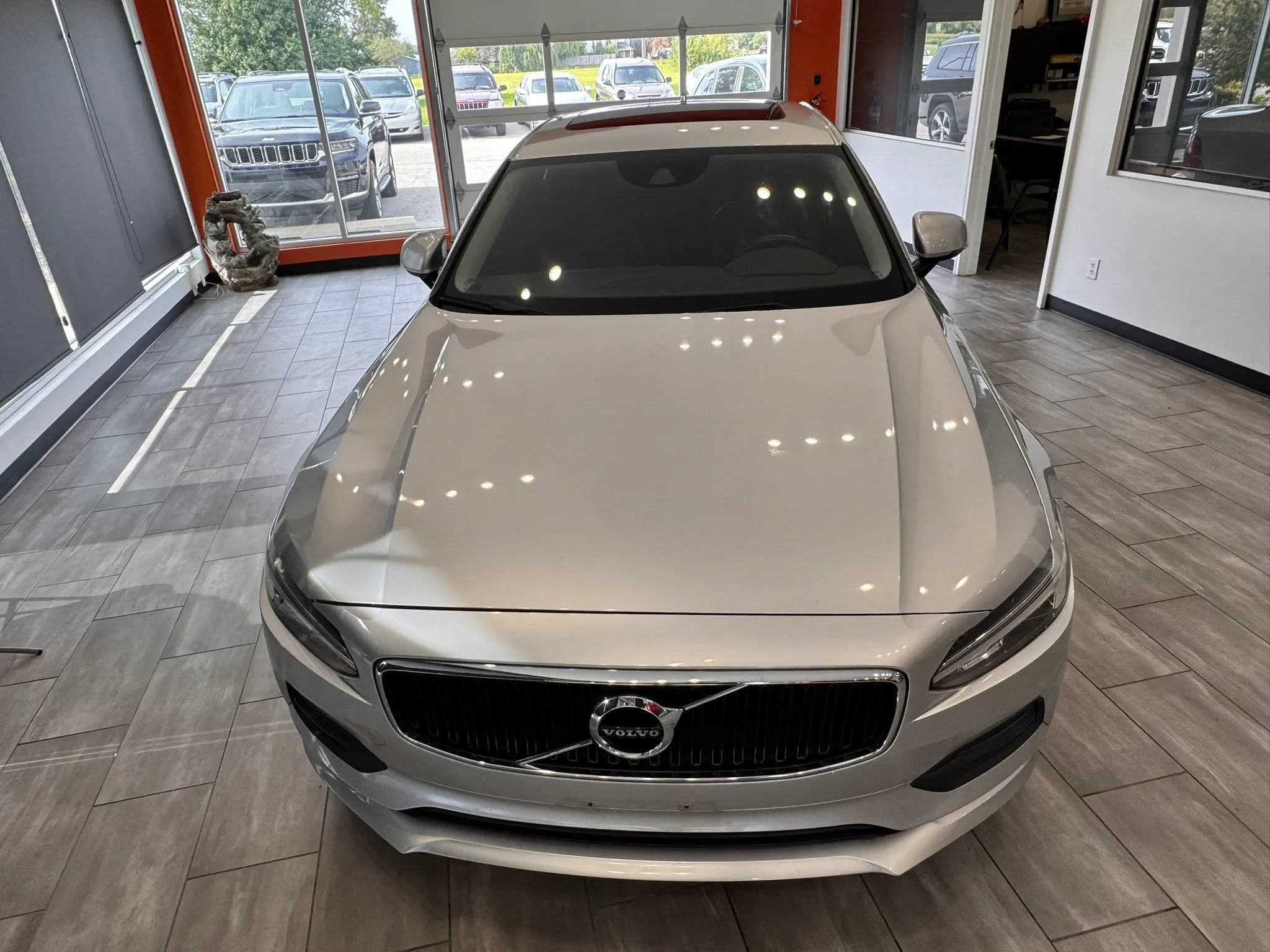 Used 2019 Volvo S90 T5 Momentum FWD image 9