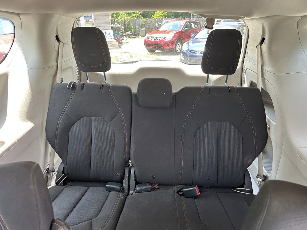 Used 2017 Chrysler Pacifica Touring FWD image 16