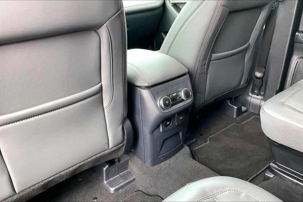 Used 2026 Ford Explorer Active w/ Active Comfort Package RWD image 12
