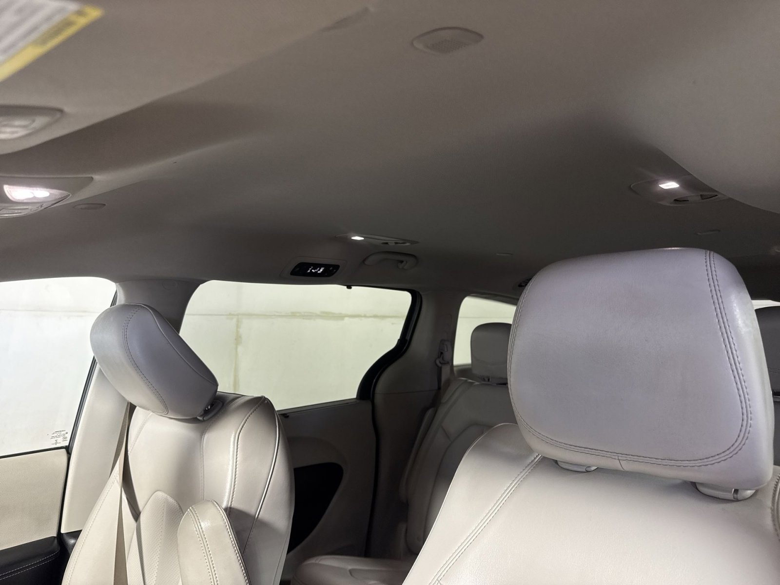 Used 2021 Chrysler Voyager Lxi image 24