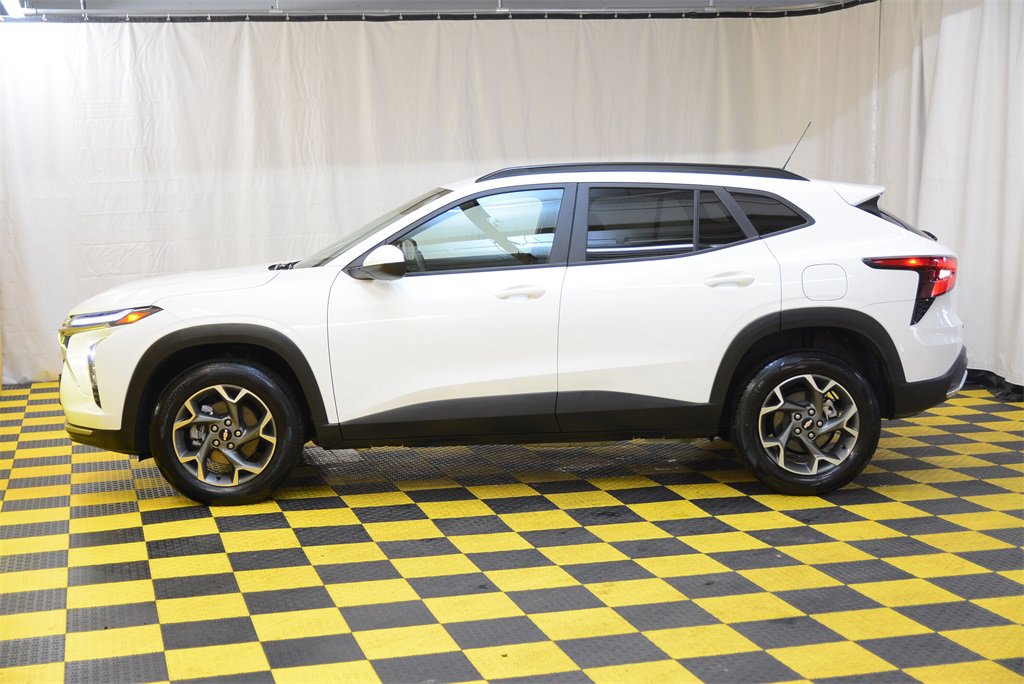 Used 2025 Chevrolet Trax LT image 7