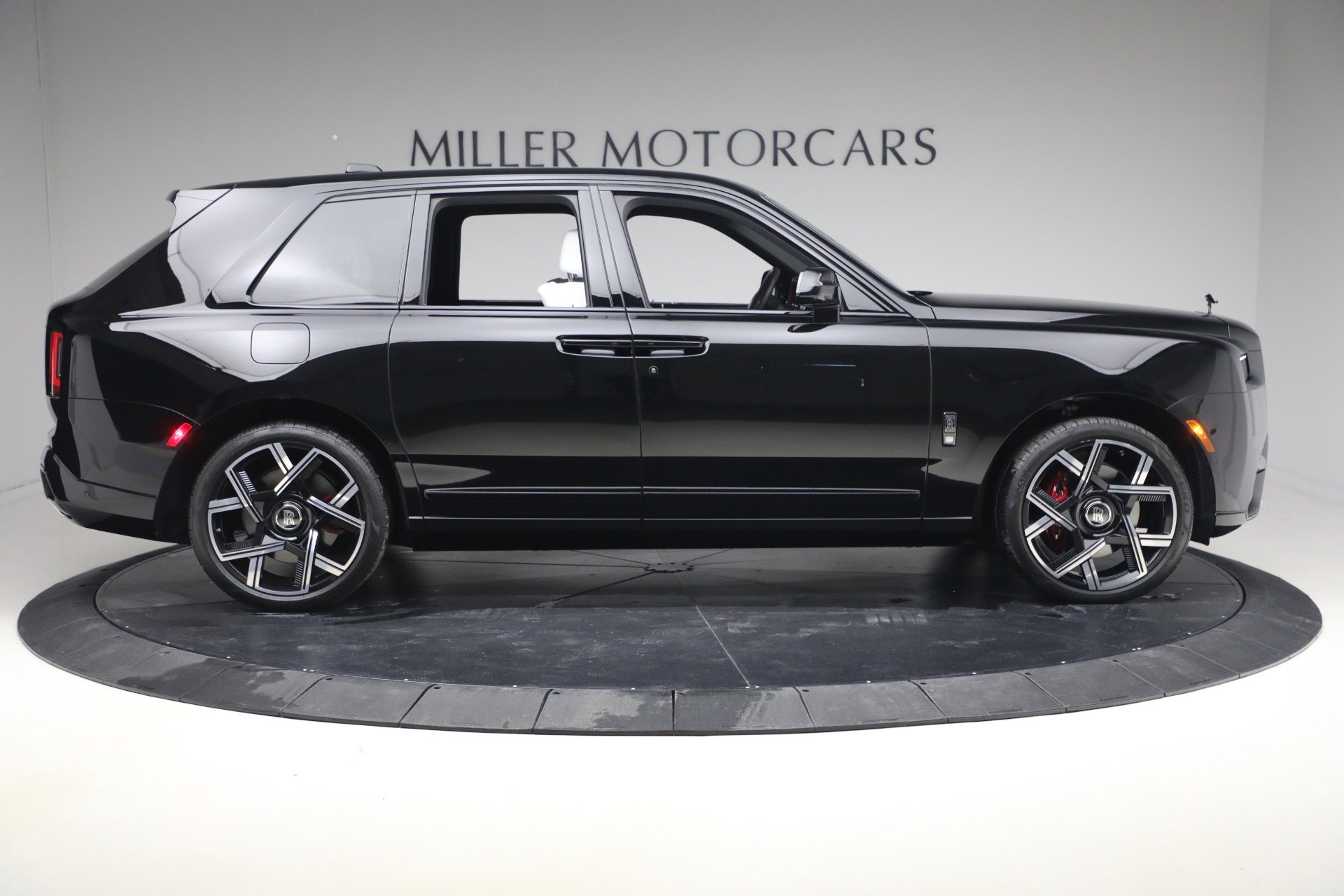 Certified 2025 Rolls-Royce Cullinan Black Badge image 3